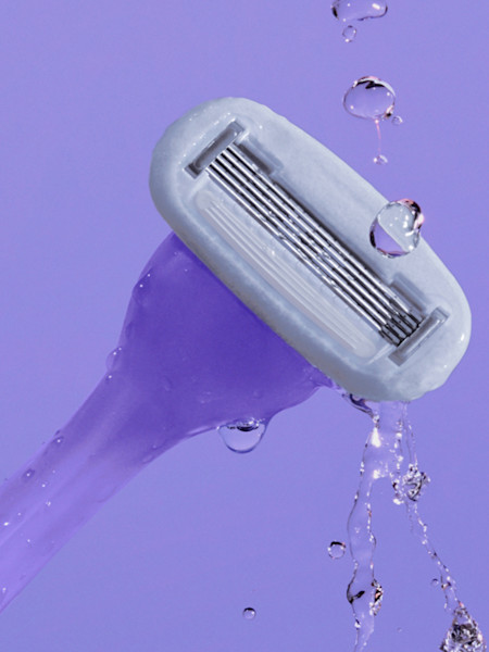 razor handle in moonbeam (glow in the dark purple) with water drops