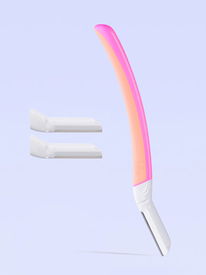 dermaplane handle in malibu with three dermaplane refill blades