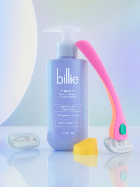 stylized image of the malibu razor and v smooth bottle